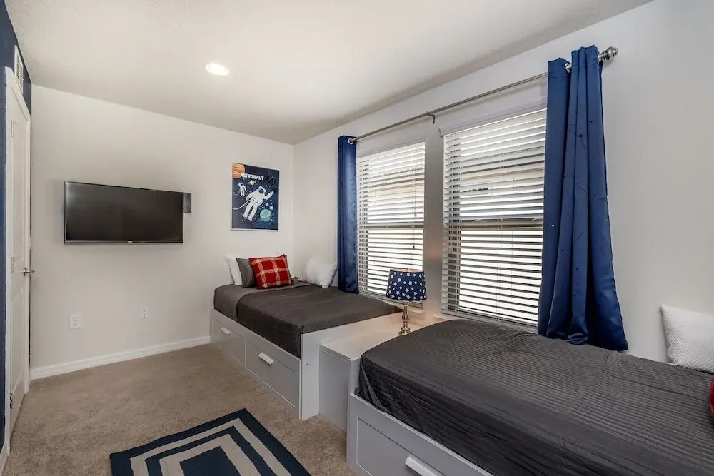 Large Villa wPrivate Pool Game Room Waterpark
