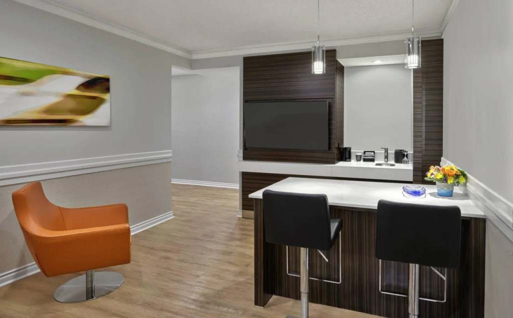 Delta Hotels by Marriott Edmonton Centre Suites