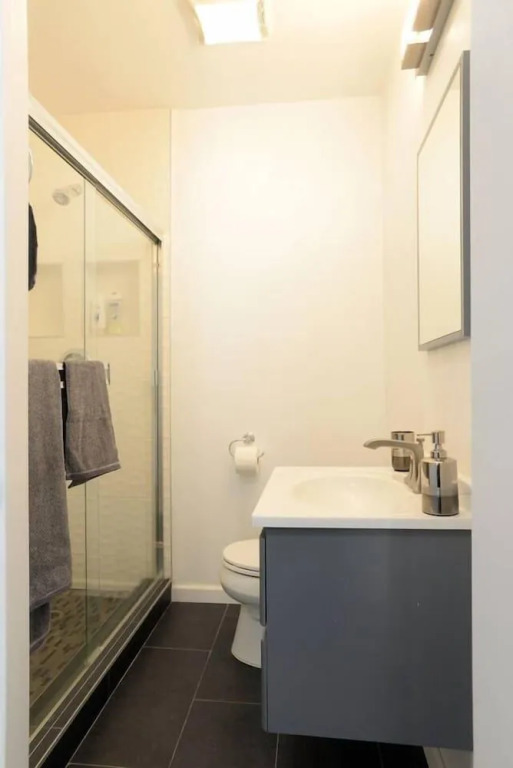 Spacious House on Melrose w Private Backyard Gym