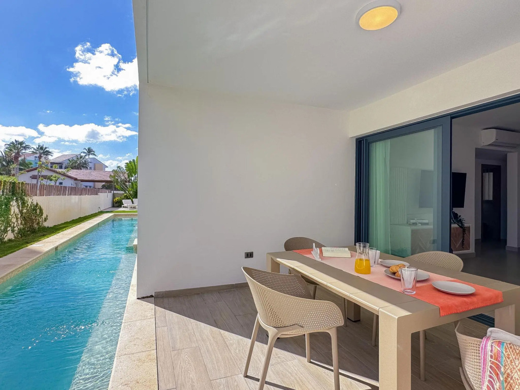 Swim up pool new apartment in Los Corales, PGA 101