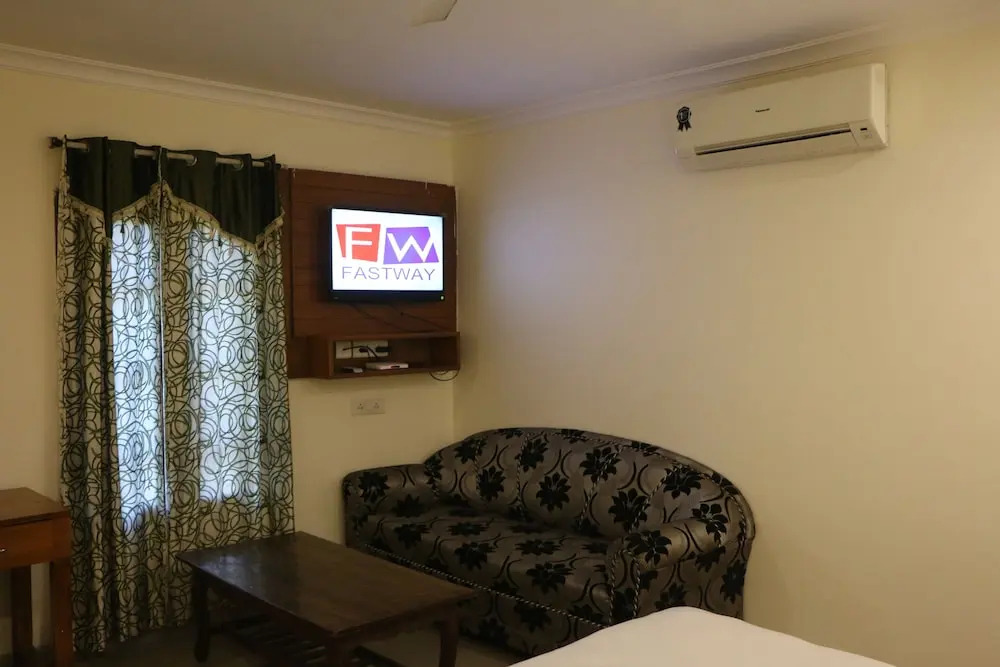 OYO 5190 Hotel Golden Inn