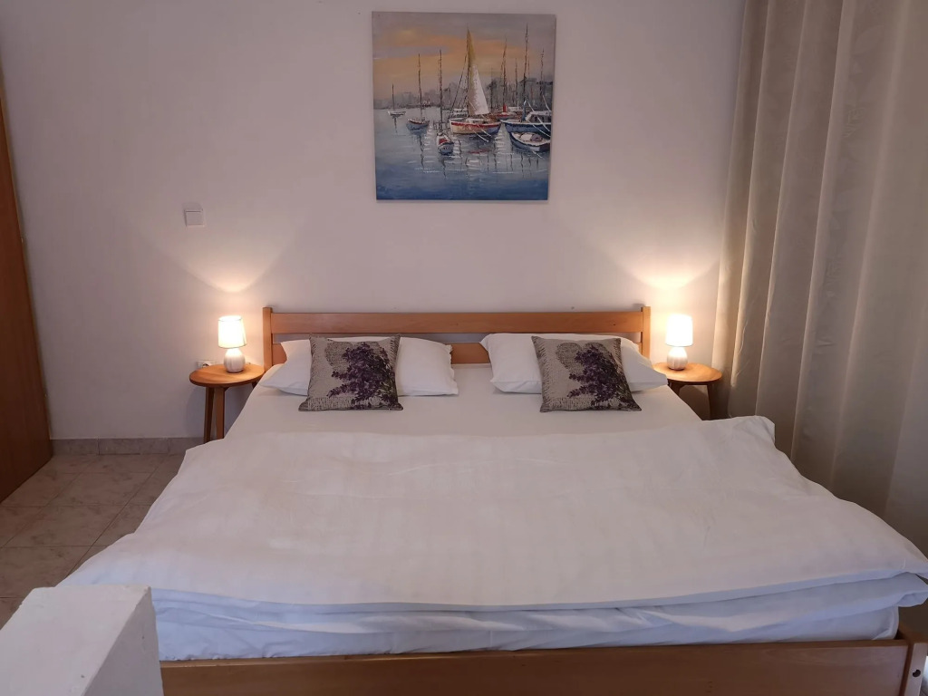 Rooms & Apartment Hegic with parking