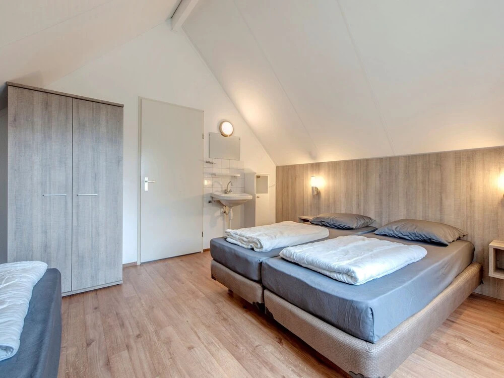 Tidy Bungalow With Microwave, 3 km. From Renesse and Beach