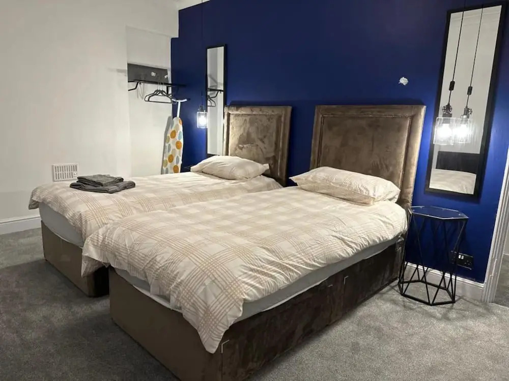 House - Sleeps 5 - Garden - Parking