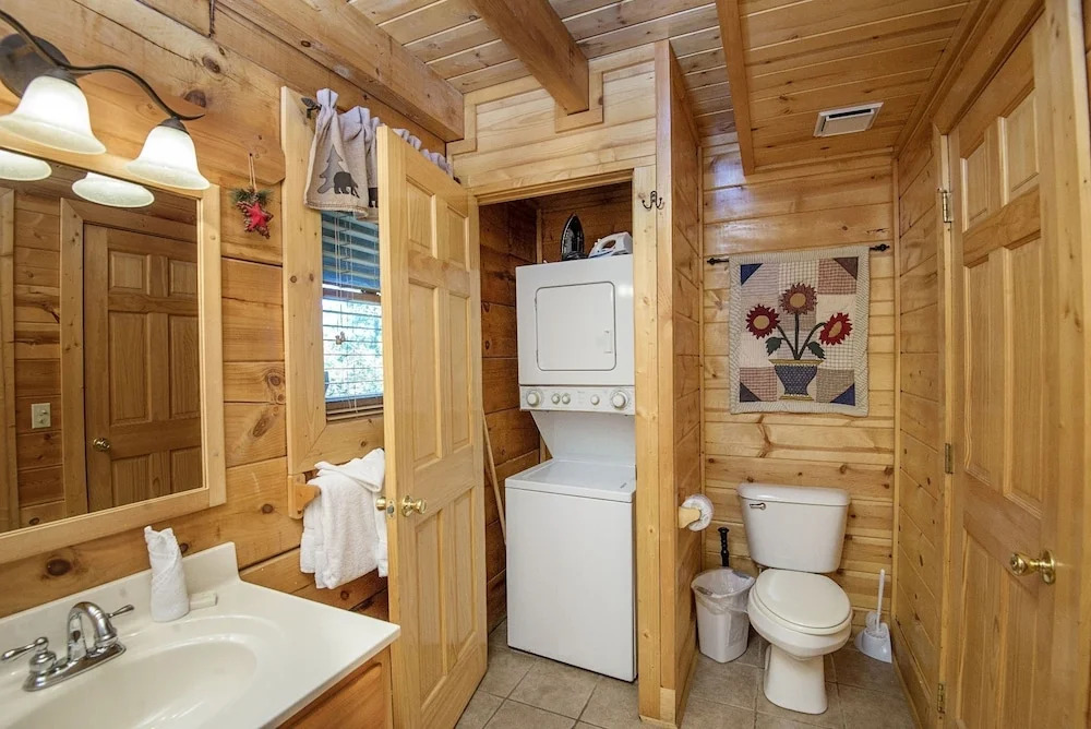 Er 244 â Black Hawk Hideaway Great Location â Close To Town! 2 Bedroom Cabin by RedAwning
