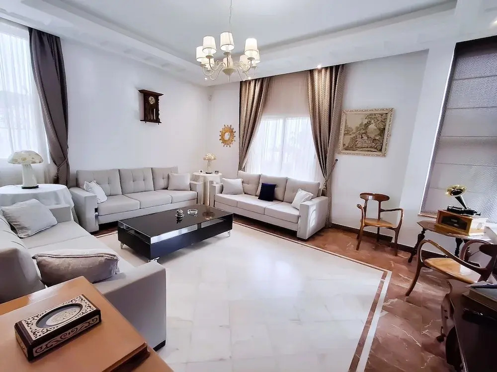 LOrchidée - Villa de luxe avec piscine chauffée, ascenseur privatif et vue sur le lac de Tunis