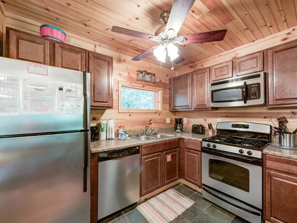 Simple Pleasures 1 Bedroom Home with Hot Tub