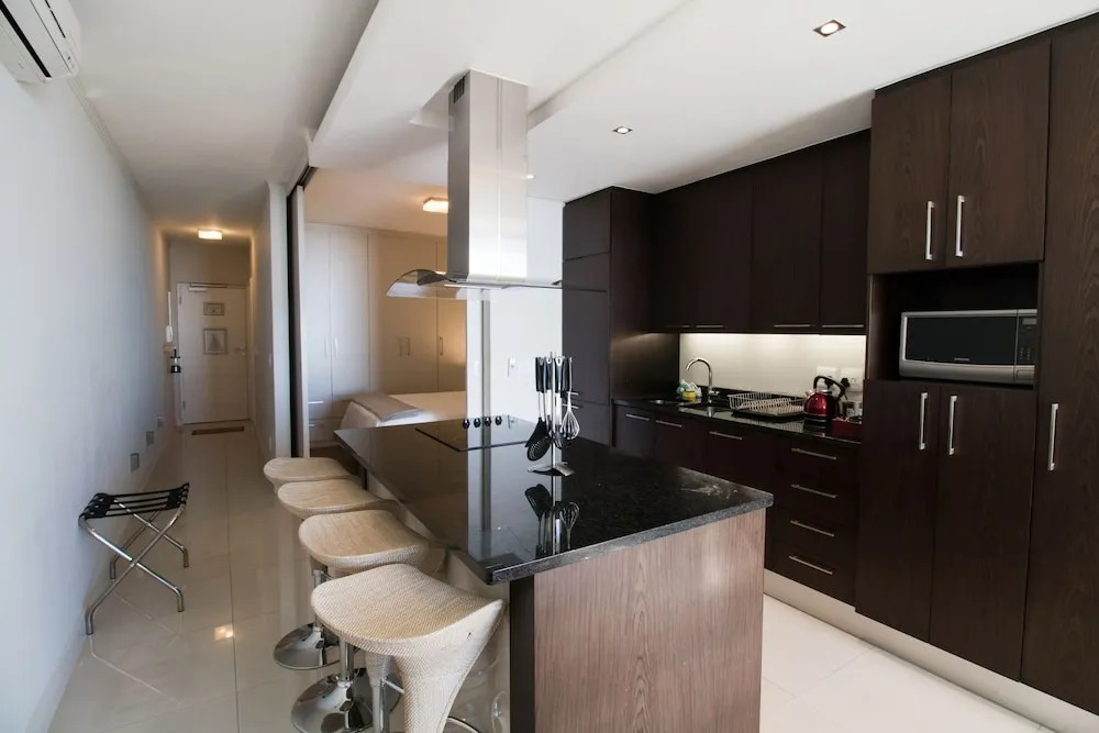 Camps Bay One Bedroom Apartment - Luxury Stay With sea View!
