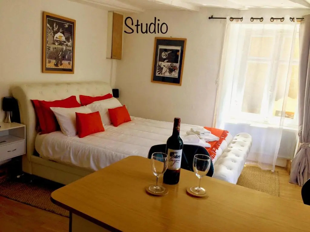 FRANRÉAL, 4 Appartements Climatisés