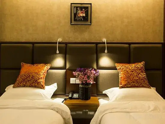 Oriental Holiday Hotel (Zhengzhou Chengdong Road Wenmiao Metro Station)