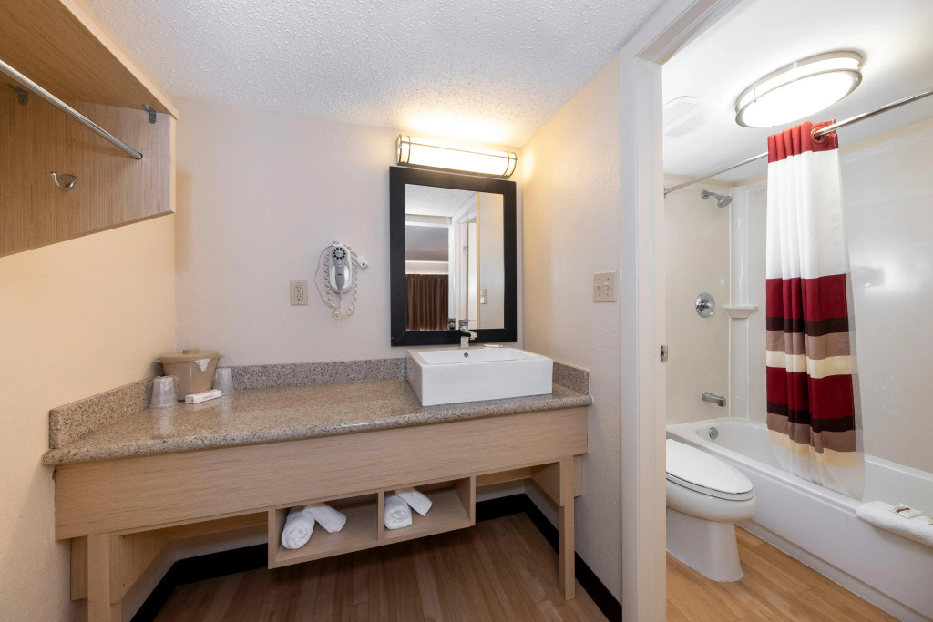 Red Roof Inn PLUS+ & Suites Naples Downtown-5th Ave S