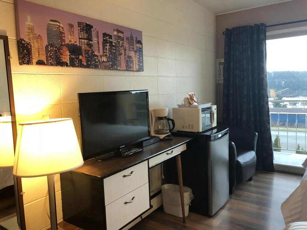 Holiday House Motel
