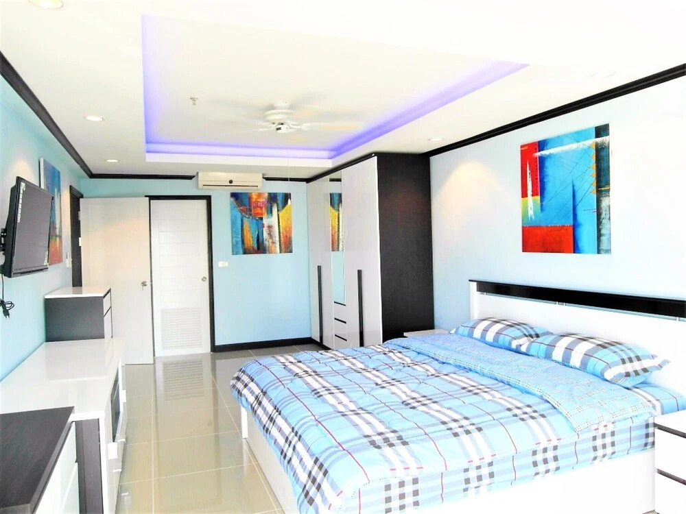 Sea View 16th Floor Condo at Jomtien Beach
