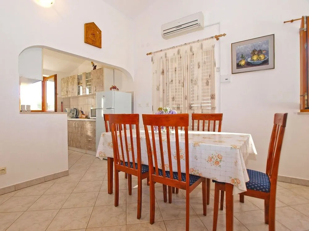 Apartment 950