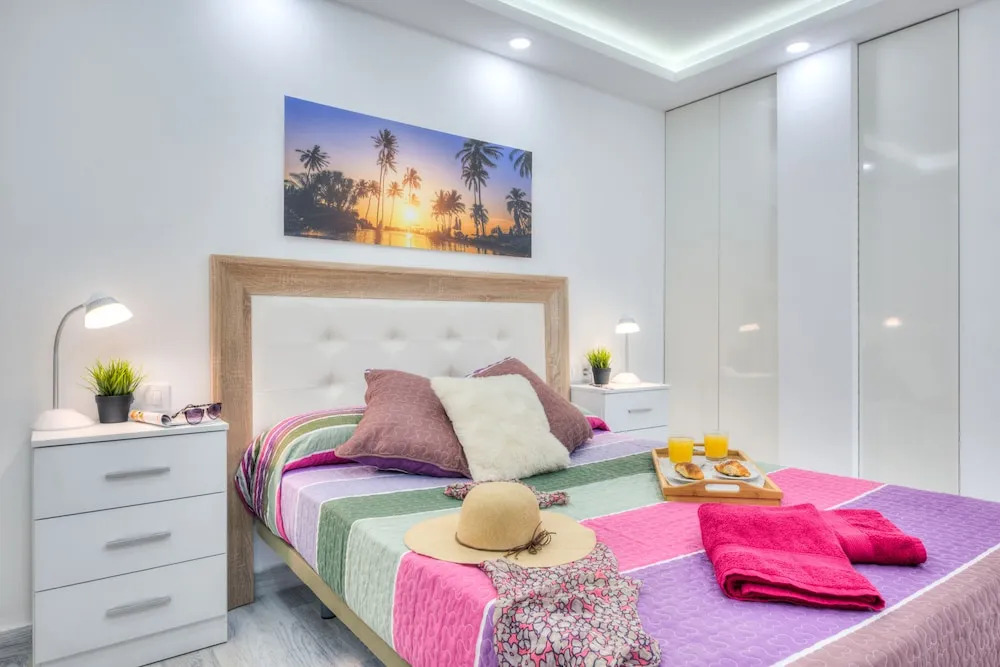 Tidy Apartment, Small Terrace and Air Conditioning