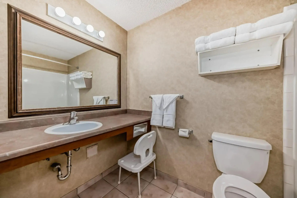 Stony Plain Inn & Suites