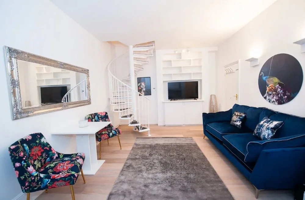 Unique Period Apartment In Kensington