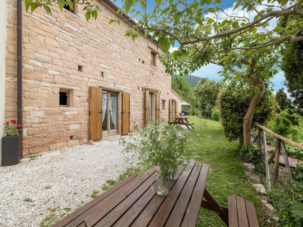 Graceful Holiday Home in Acqualagna with Swimming Pool