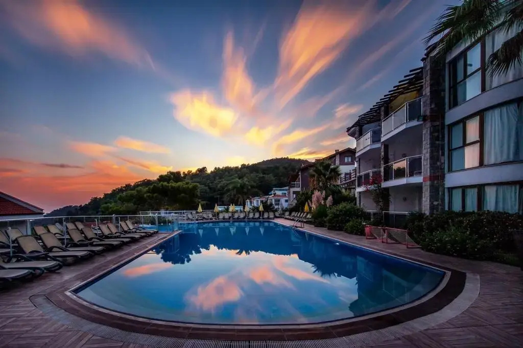 Golden Life Heights Deluxe Suite Hotel - Adults Only