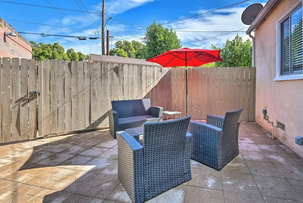 1 Mi to Dtwn Burbank: Mod Gem w/ Private Yard
