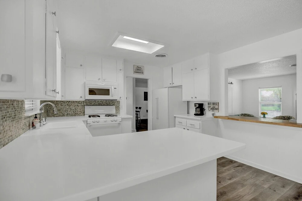 New! Charming House w/ Hot Tub, Grill & Pool Table