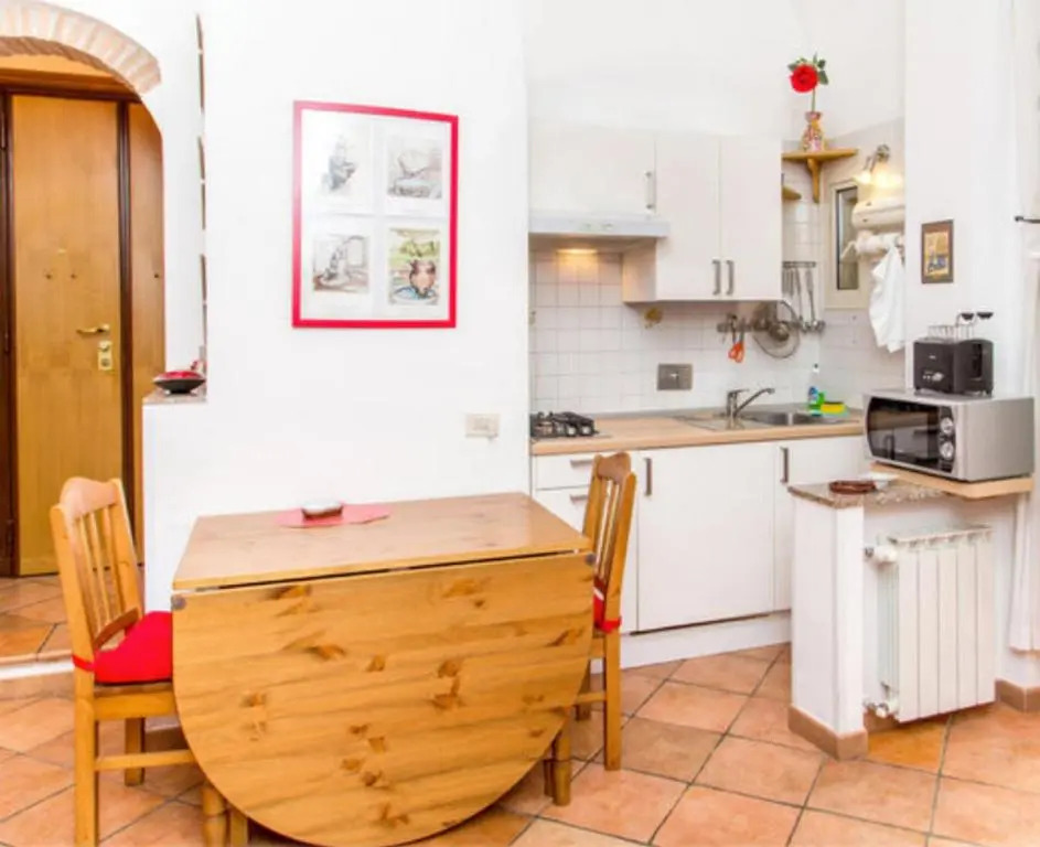 Studio with enclosed garden and wifi at Roma