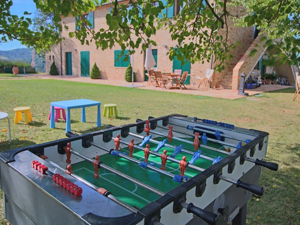 Cottage in Montelabbate with Pool & Forest