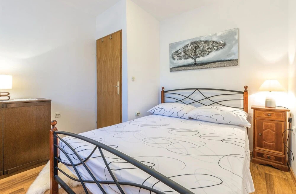 Beautiful Home in Vinisce With Wifi and 4 Bedrooms