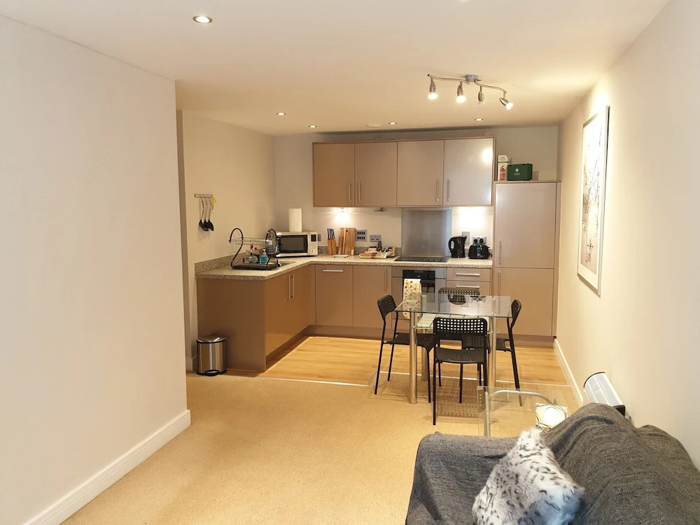 Birminghams Hidden Gem Emerald Apartment, Sleeps 4