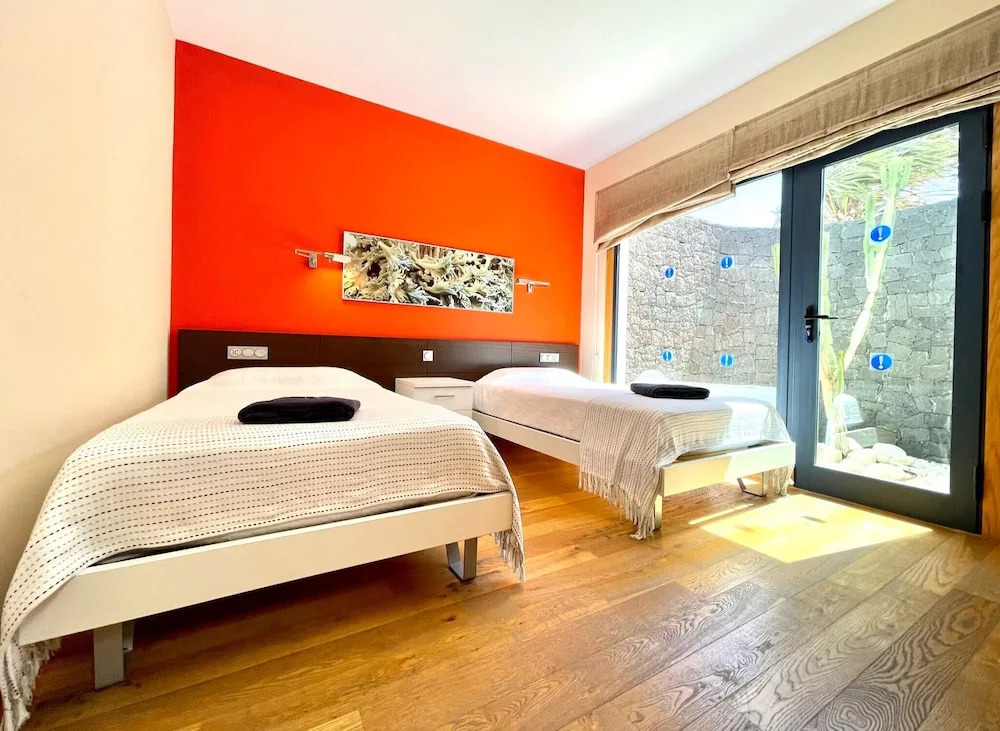 Villa Sleeps 6 with Pool Private & sauna