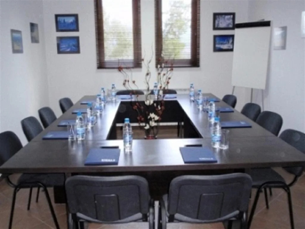 Family Hotel Emaly 2