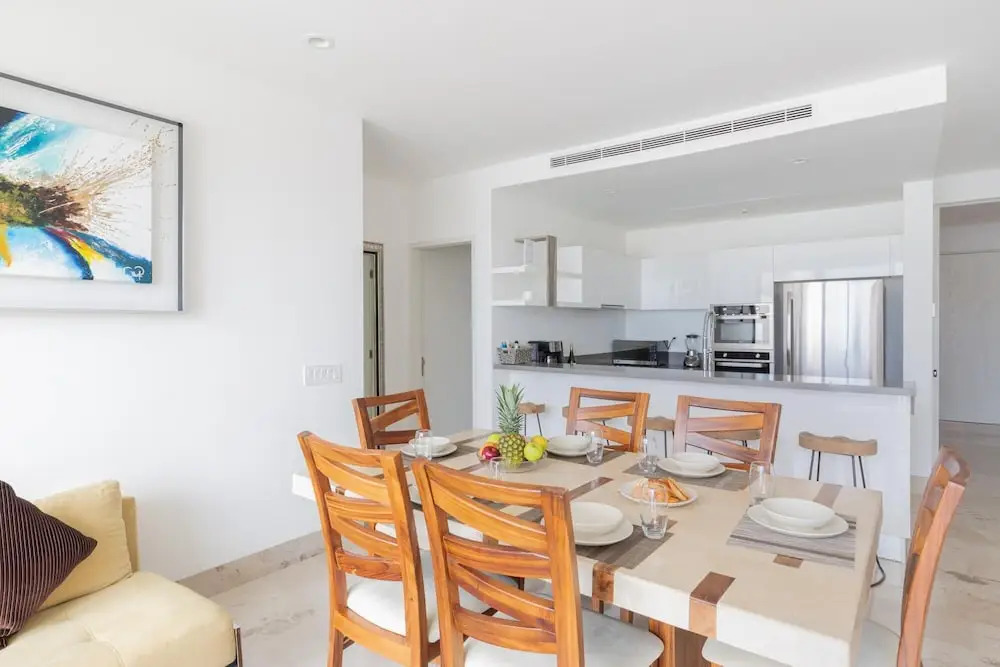 Exclusive 2 Level PH 3 BR Private Pool Roof Wifi Stunning Amenities GYM