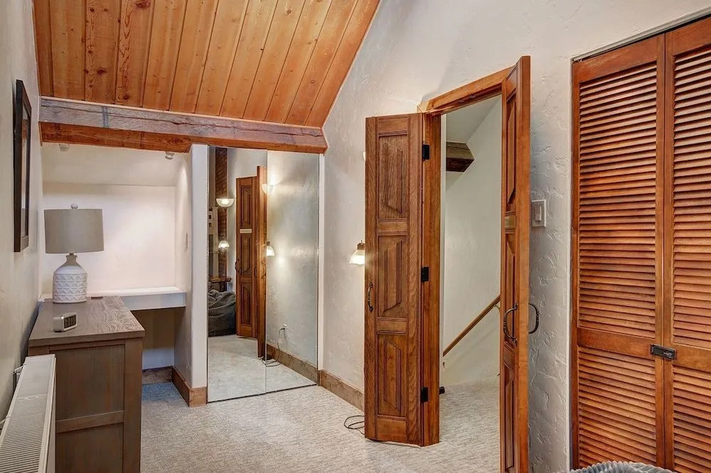 Creekside Chateau Private Waterfall Creek Breck Private Nature Setting Spa