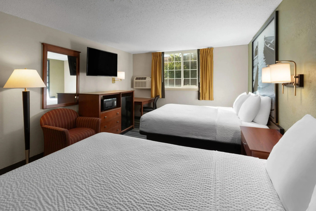 Super 8 by Wyndham Winona MN