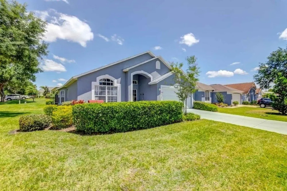 Southern Breeze Great Pool Space! 4 Bedroom Home by RedAwning