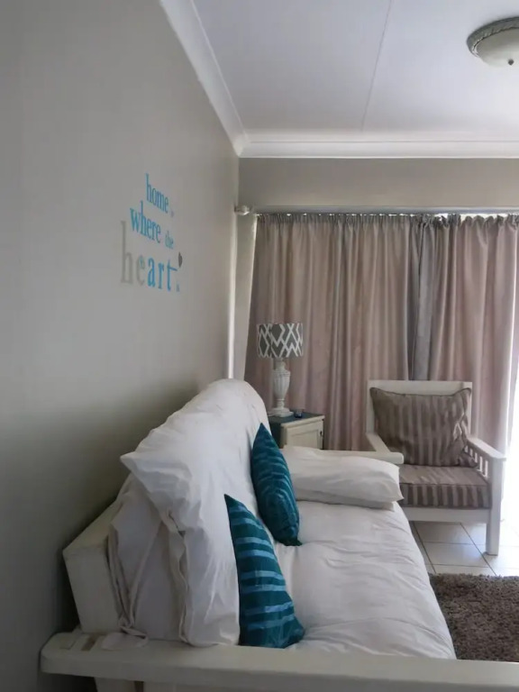 Cherry Lane Self Catering BB - 1 Bedroom Bathroom With Shower for 4 Guests