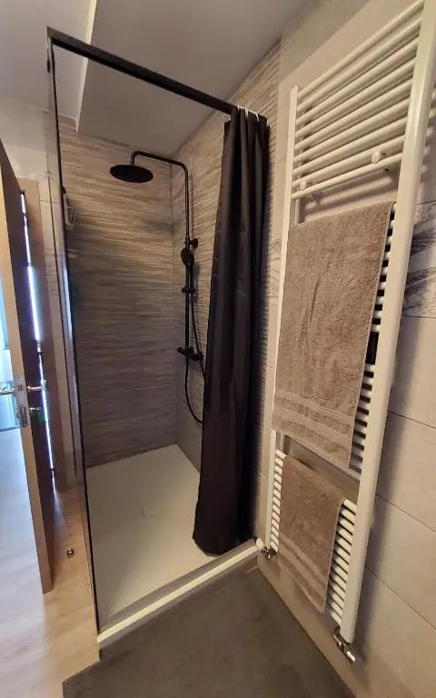 Chambre deluxe au 2ème étage, chambre double au 4ème étage