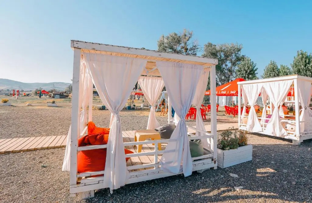 Laguna Boutique Hotel Bazaleti Lake