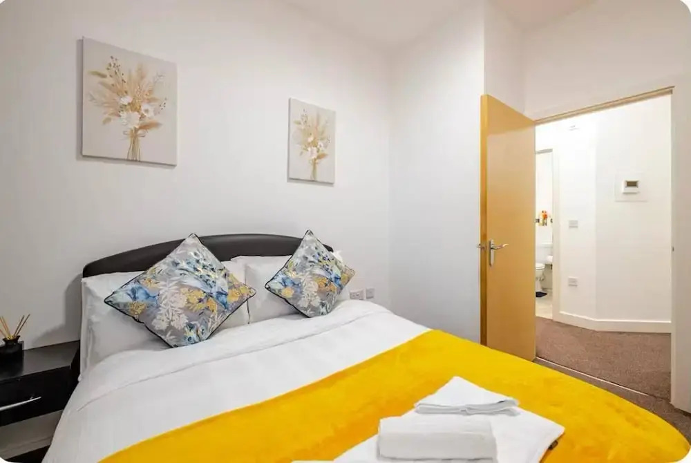 2bed Apt - City Centre With Balcony - Sleeps 6