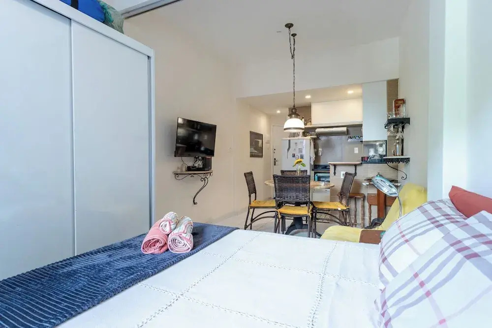 Loft com Ar Condicionado e Wi-fi a 140m da Praia