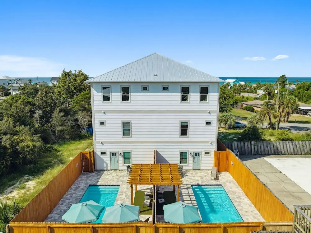 Grand Retreat I! 4BR 5BA Sleeps 15! Private Pool! Luxury and Comfort Await!