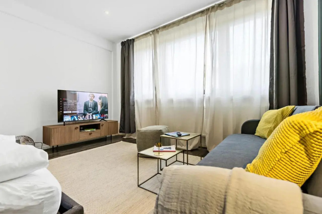BRIGHT - Spacious Studio for 4 - Kitchen - Parking