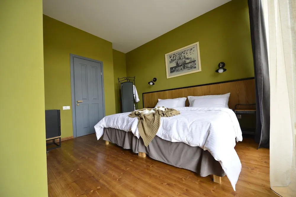 Hotel 27
