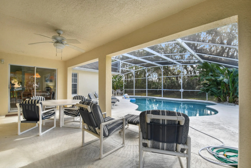 Floridian Pool Home close to Disney  , Davenport, US