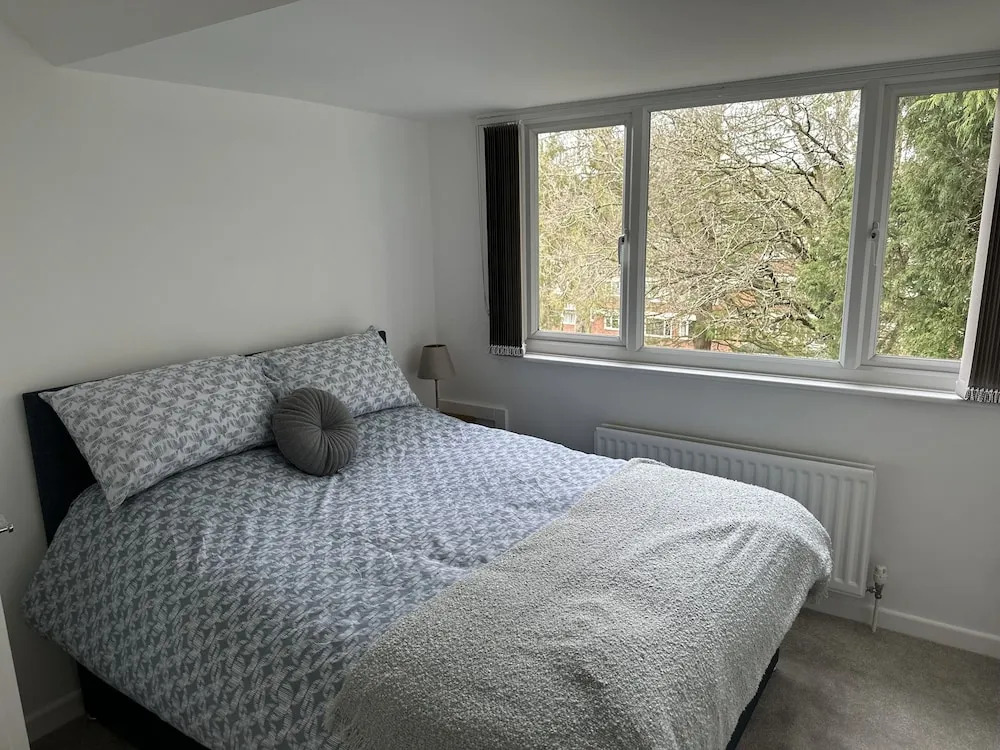 Impeccable 4-bed House in Bournemouth