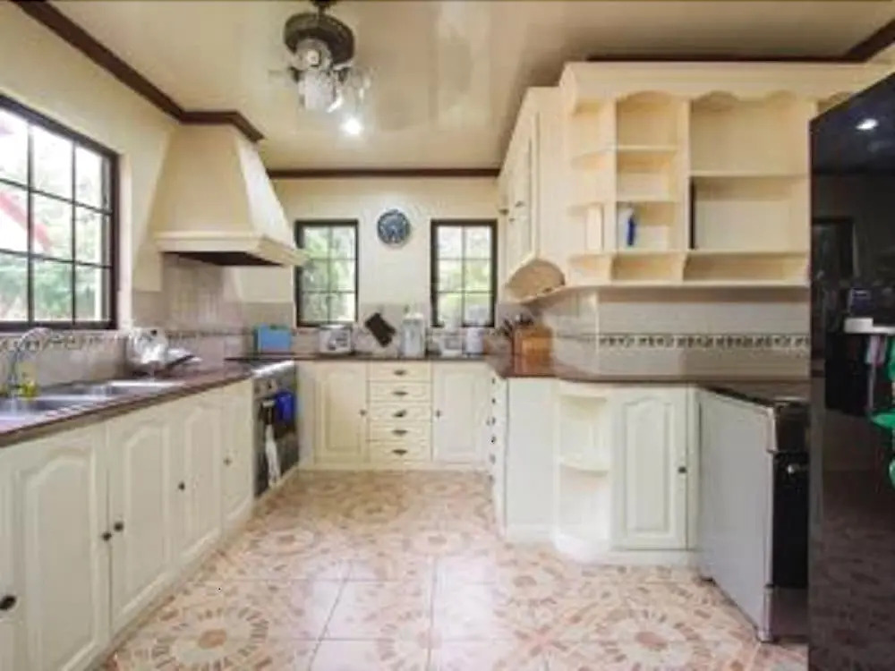 Kim Beatriz Compound