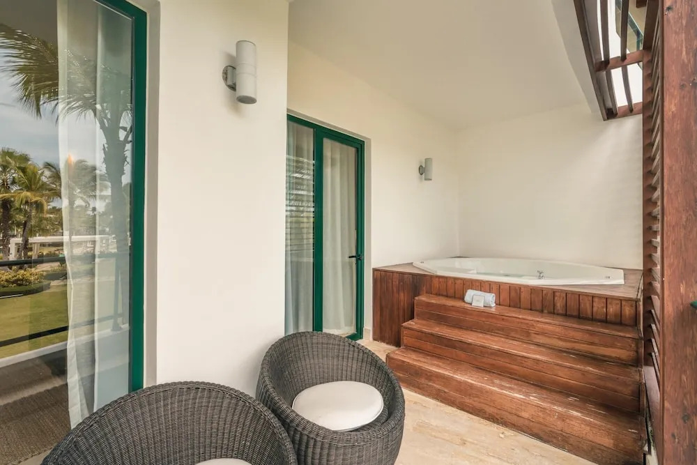 5 Guests 2 BR Jacuzzy Balcony Sublime