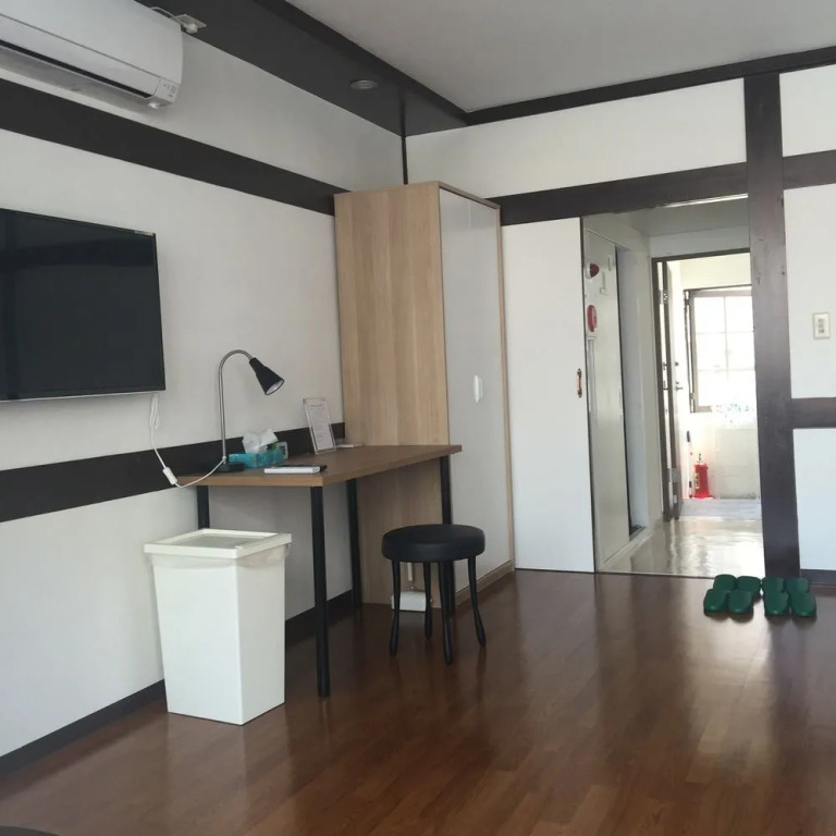 Naniwa Guest House