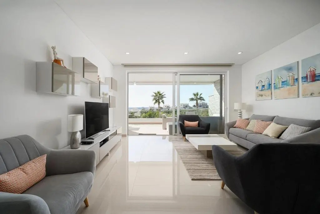 Luxury 2 Bed Apartment, Porto De Mos, 550m from Beach
