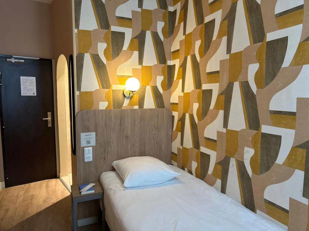 Merryl Hotel